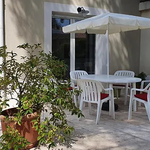 Appartement Indépendant Dans Maison Individuelle, Velleron